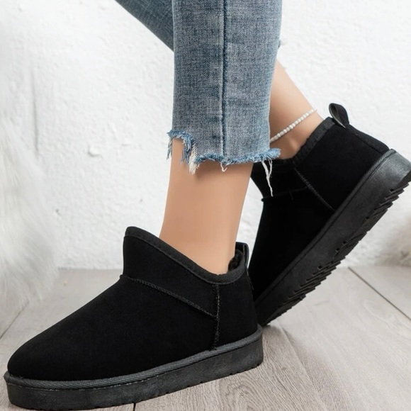 Black Fur Lined Thermal Ankle Winter Boot - Picture 5 of 5